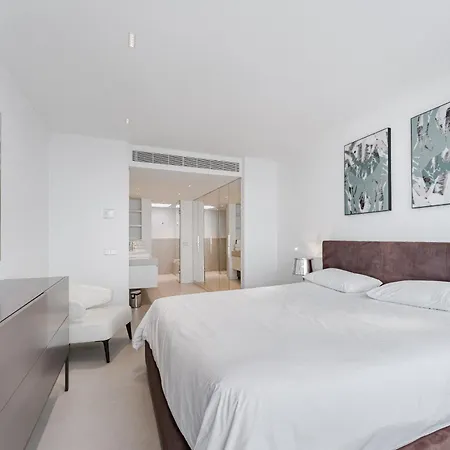 Aquasuites Luxury Penthouse A02 شقة