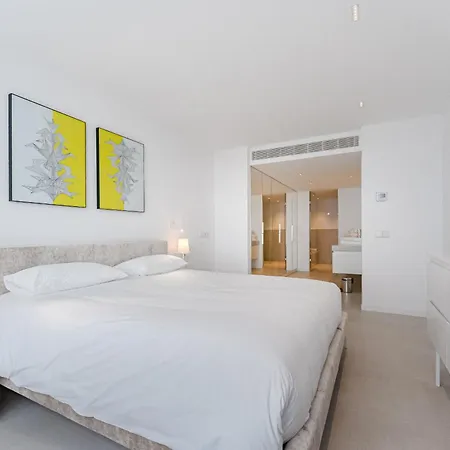 Aquasuites Luxury Penthouse A02 شقة