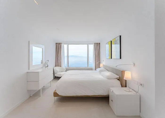 Aquasuites Luxury Penthouse A02 *
