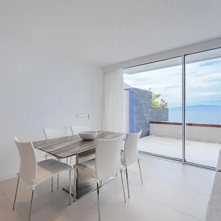 Aquasuites Luxury Penthouse A02 *