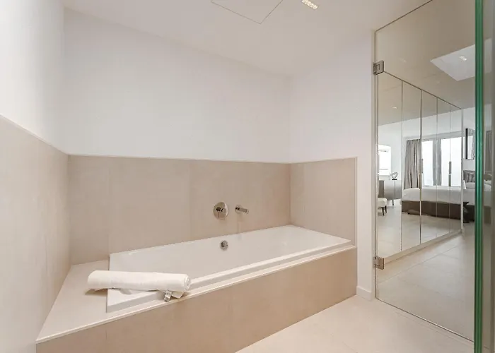 Aquasuites Luxury Penthouse A02 דירה *