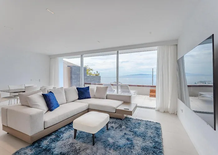 Aquasuites Luxury Penthouse A02 דירה *