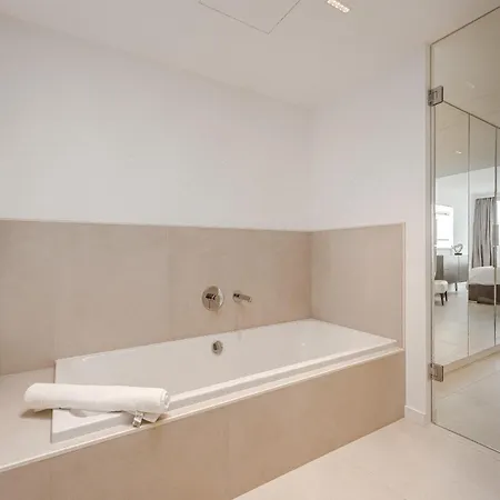 Aquasuites Luxury Penthouse A02 شقة *